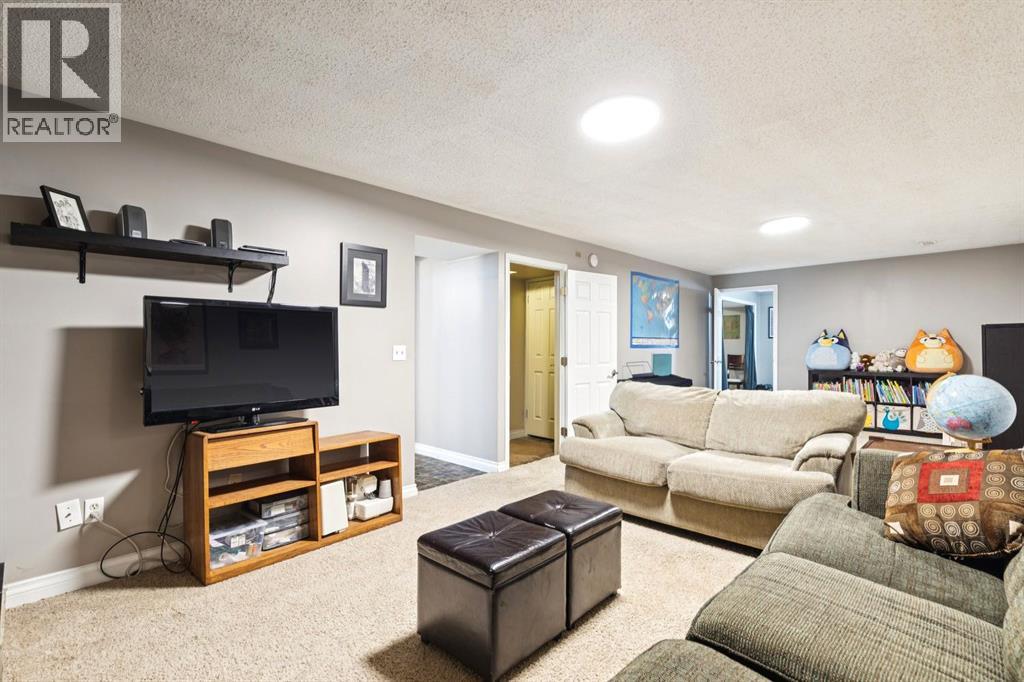 26 Galway Crescent Sw, Calgary, Alberta  T3E 4Y3 - Photo 34 - A2303994