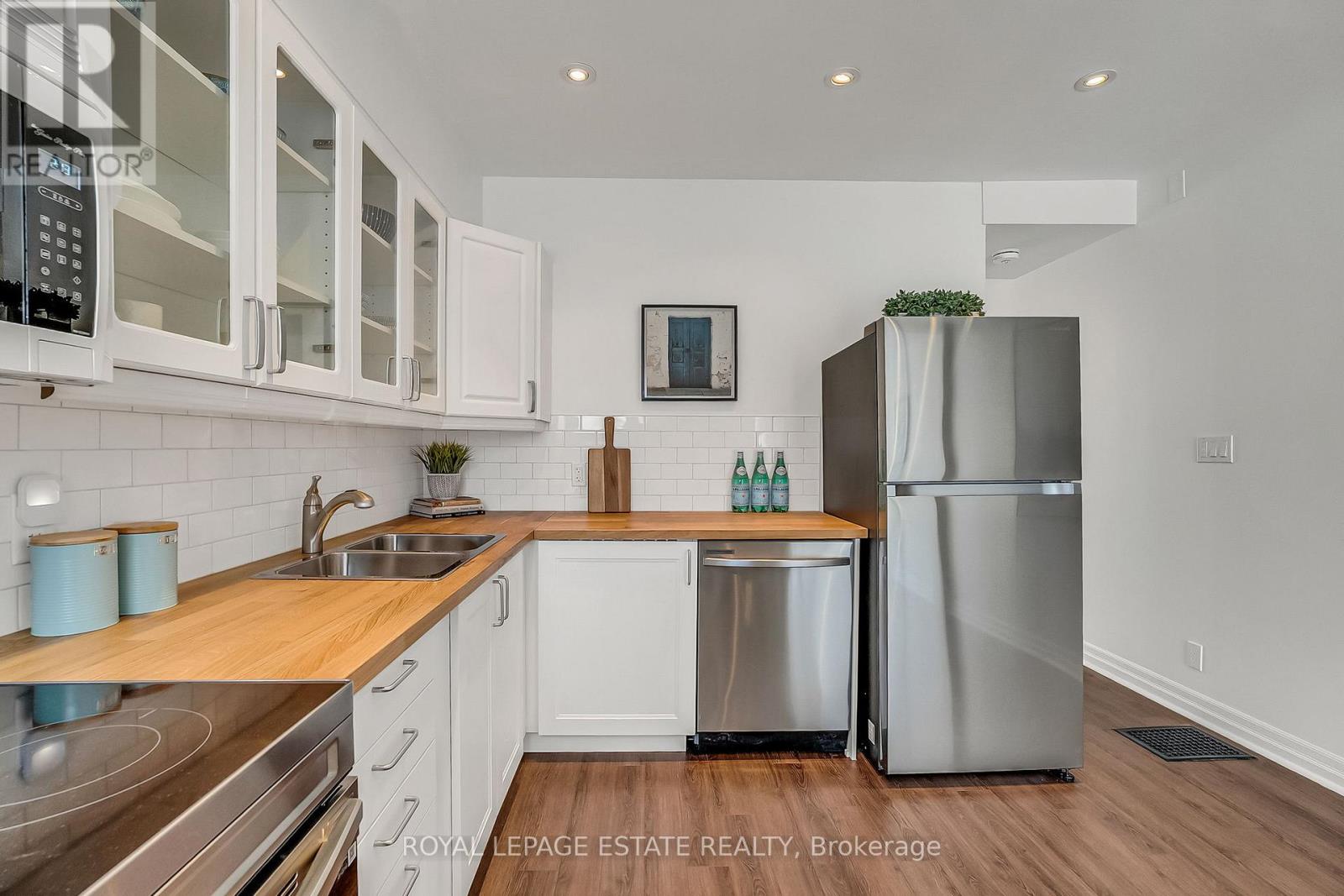 240 Cedarvale Avenue, Toronto (Woodbine-Lumsden), Ontario  M4C 4K2 - Photo 11 - E13082440