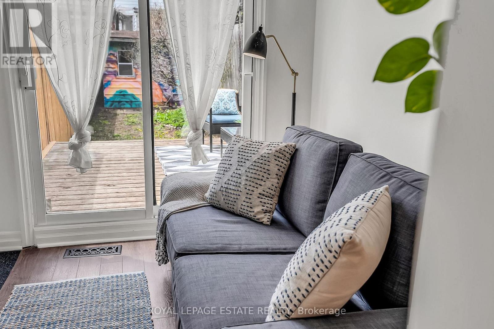 240 Cedarvale Avenue, Toronto (Woodbine-Lumsden), Ontario  M4C 4K2 - Photo 16 - E13082440