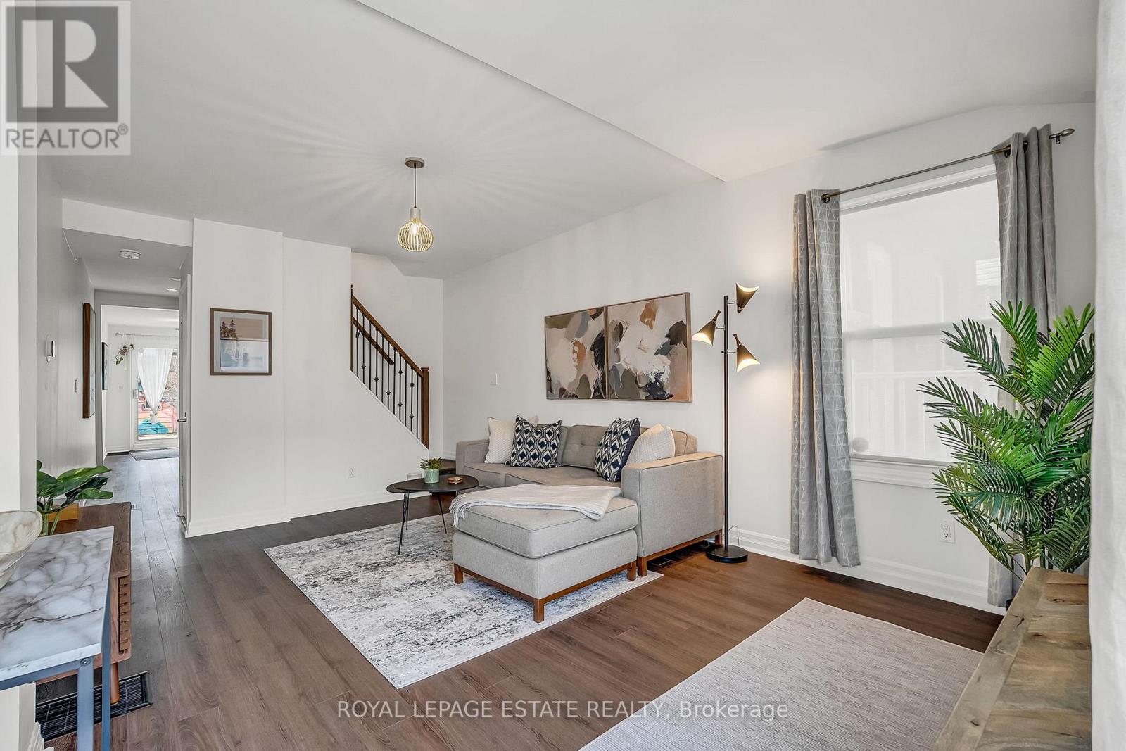240 Cedarvale Avenue, Toronto (Woodbine-Lumsden), Ontario  M4C 4K2 - Photo 8 - E13082440