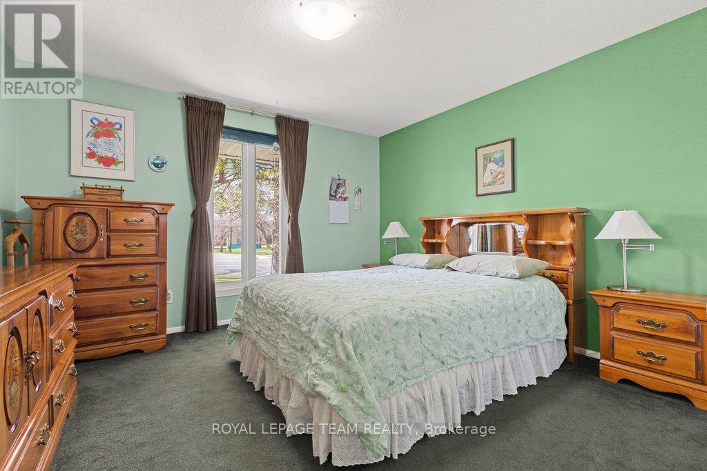 2368 Ogilvie Road, Ottawa, Ontario  K1J 7N6 - Photo 12 - X13082466