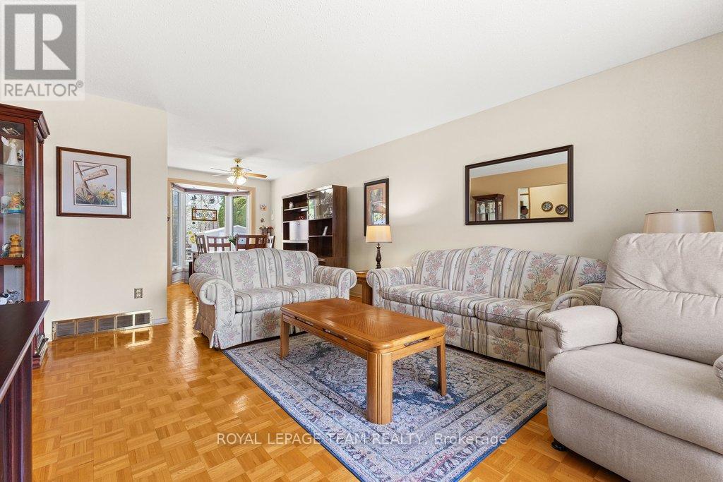 2368 Ogilvie Road, Ottawa, Ontario  K1J 7N6 - Photo 2 - X13082466