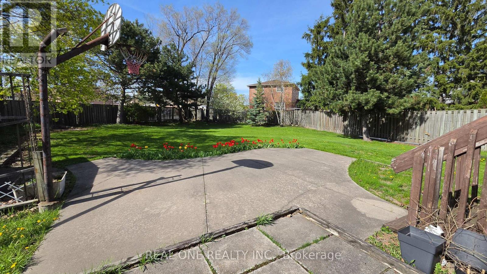 4157 Sandover Court, Mississauga (Creditview), Ontario  L5C 3K8 - Photo 2 - W13082476