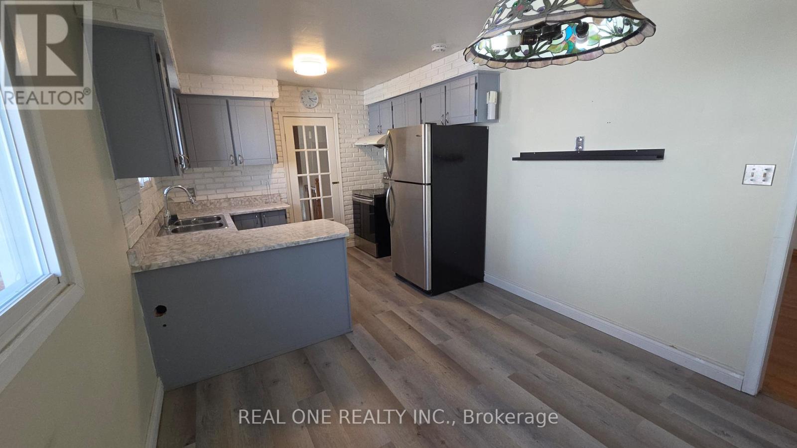 4157 Sandover Court, Mississauga (Creditview), Ontario  L5C 3K8 - Photo 4 - W13082476