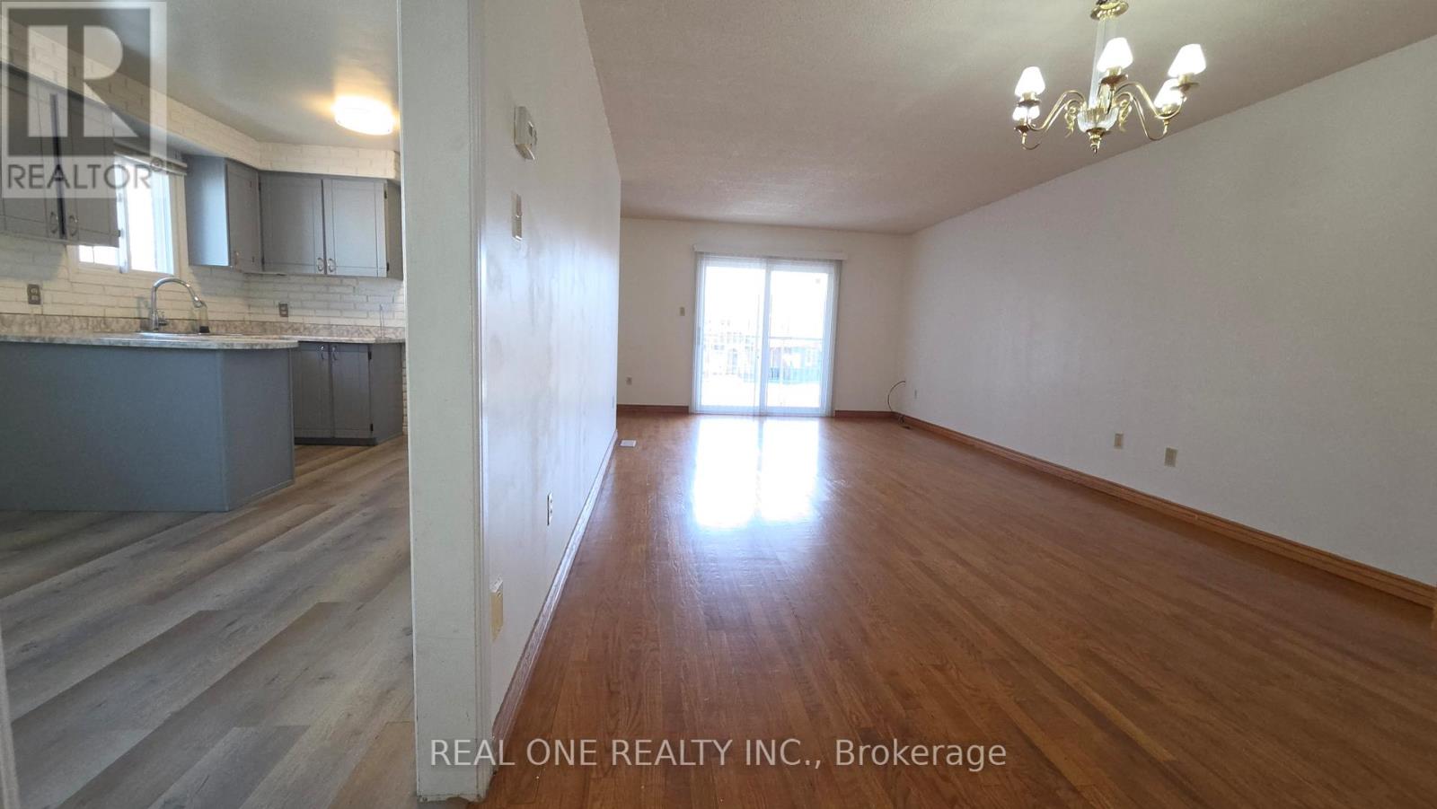 4157 Sandover Court, Mississauga (Creditview), Ontario  L5C 3K8 - Photo 5 - W13082476