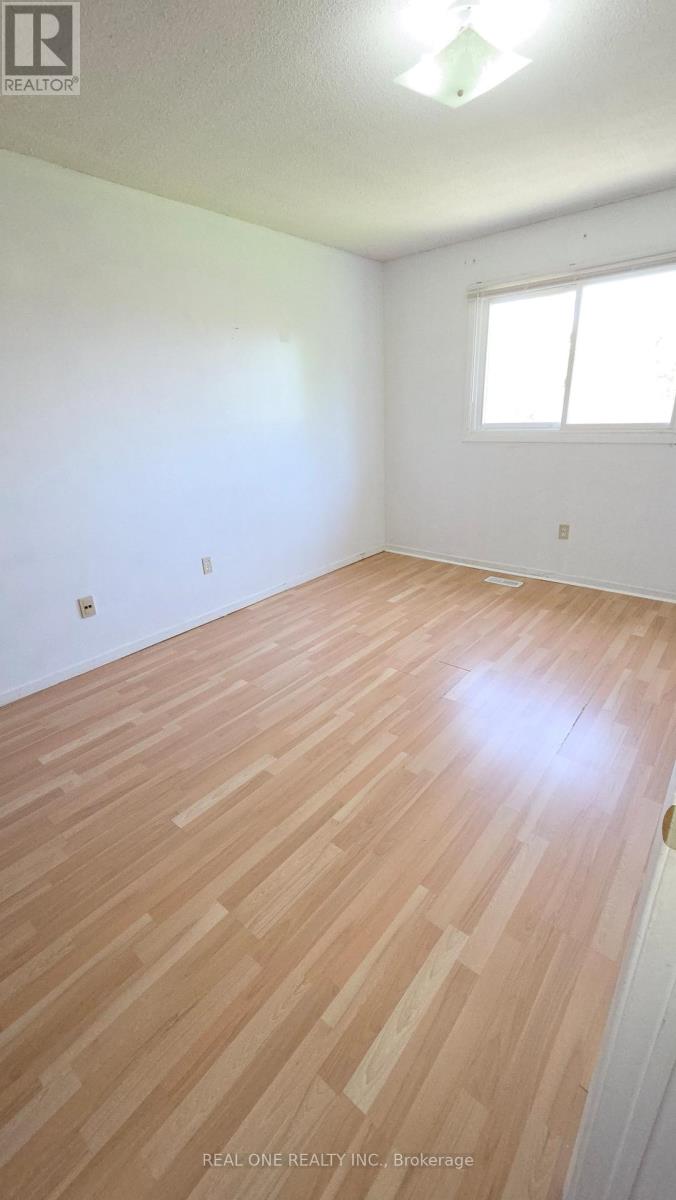 4157 Sandover Court, Mississauga (Creditview), Ontario  L5C 3K8 - Photo 9 - W13082476