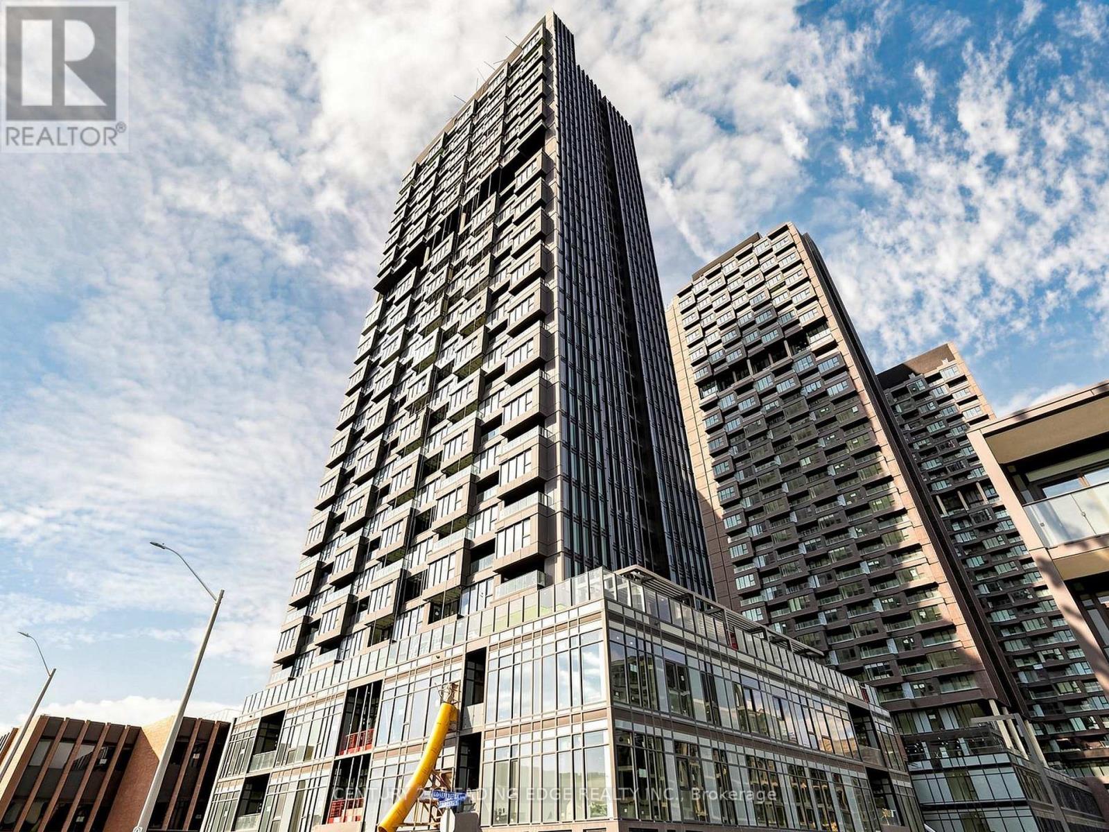 2011 - 5 QUARRINGTON LANE, Toronto, Ontario