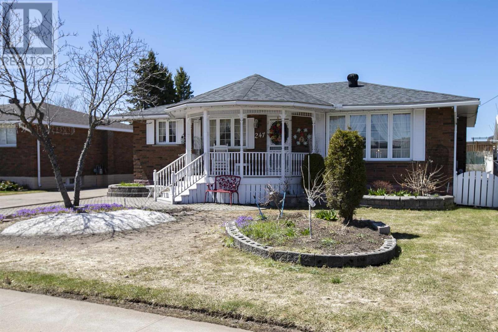 247 Prentice Ave, Sault Ste. Marie, Ontario  P6C 4R1 - Photo 3 - SM260847