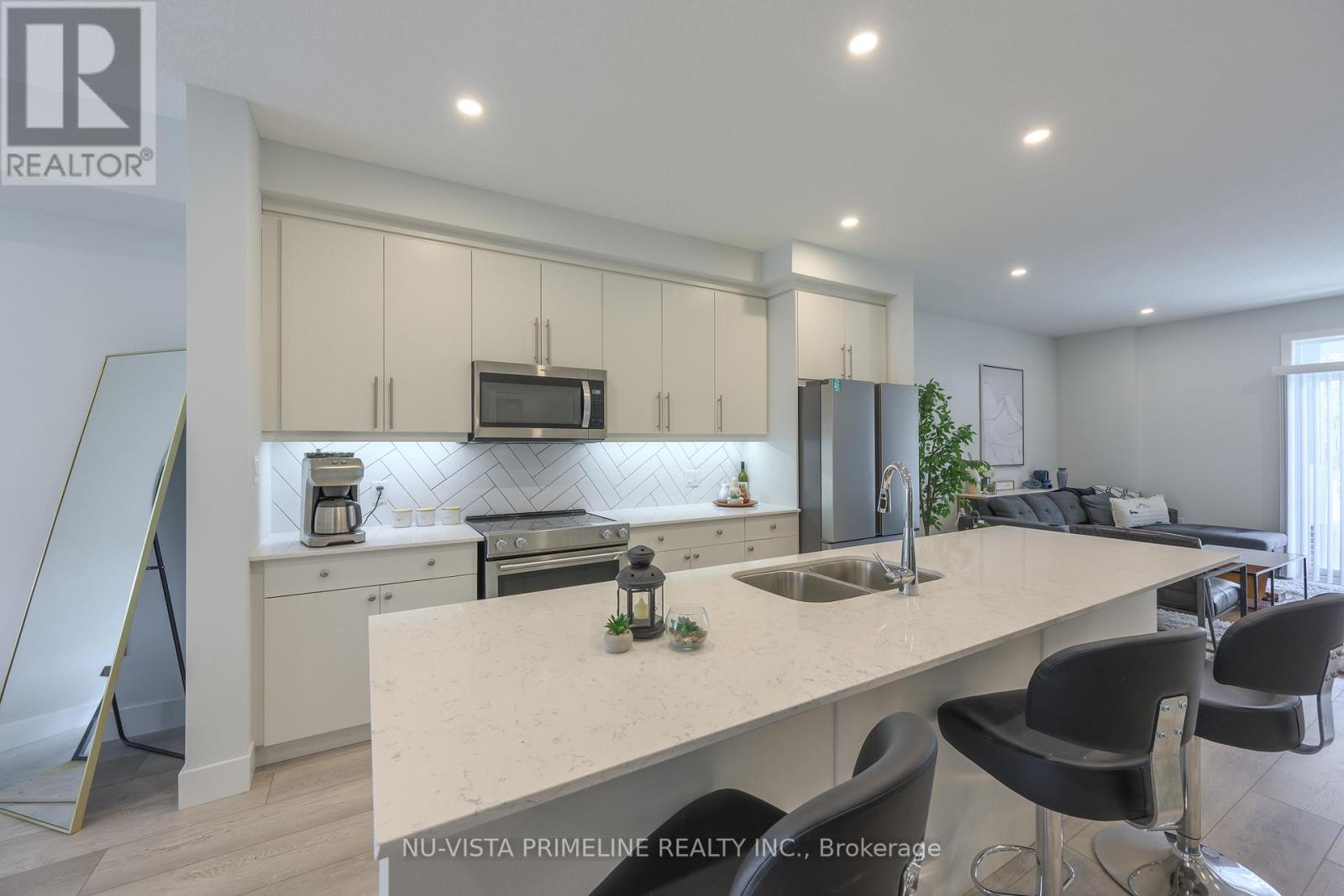 6 - 925 Deveron Crescent, London South, Ontario  N5Z 5A4 - Photo 2 - X13082502