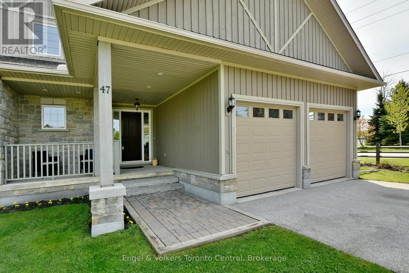 47 Meadowbrook Lane, Blue Mountains, Ontario  N0H 2P0 - Photo 2 - X12679406