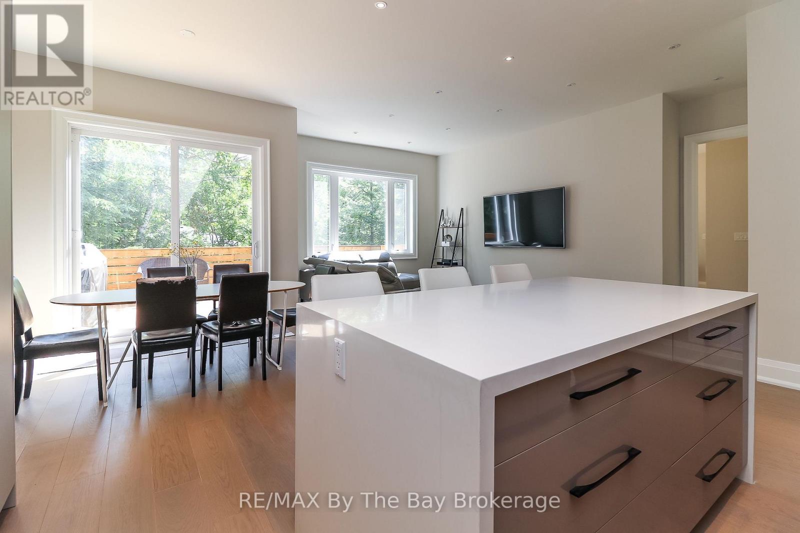 35 48th Street N, Wasaga Beach, Ontario  L9Z 1Y3 - Photo 4 - S13082526