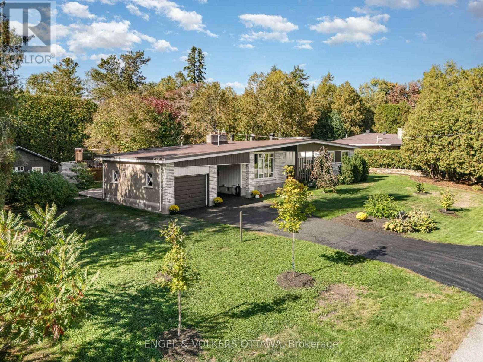 121 GRENFELL CRESCENT, ottawa, Ontario