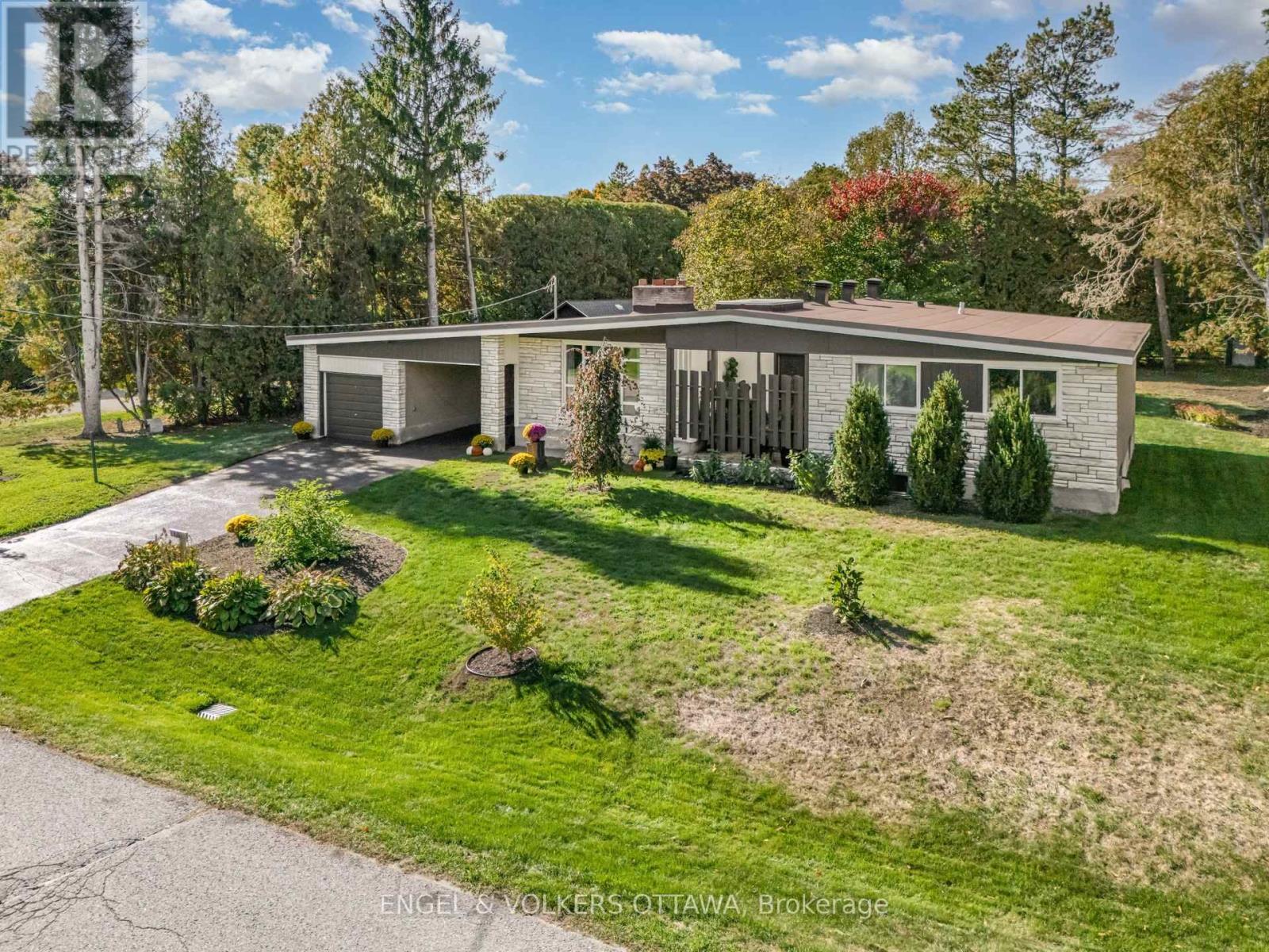 121 Grenfell Crescent, Ottawa, Ontario  K2G 0G5 - Photo 2 - X13082530
