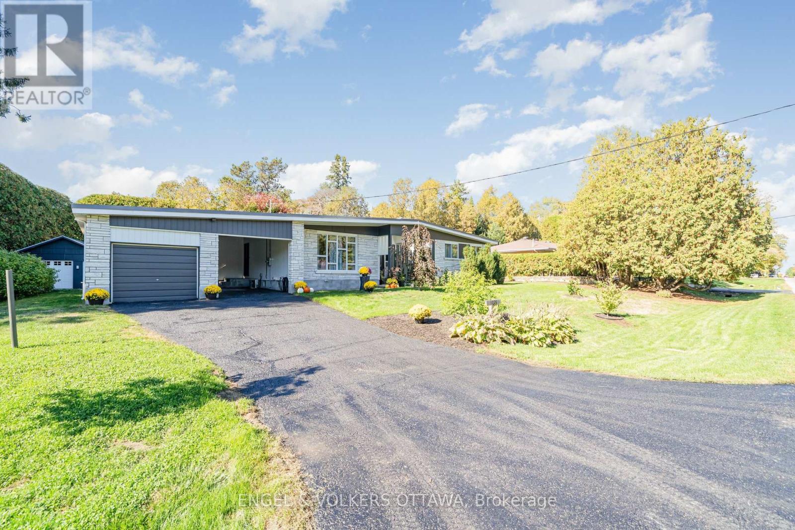 121 Grenfell Crescent, Ottawa, Ontario  K2G 0G5 - Photo 3 - X13082530