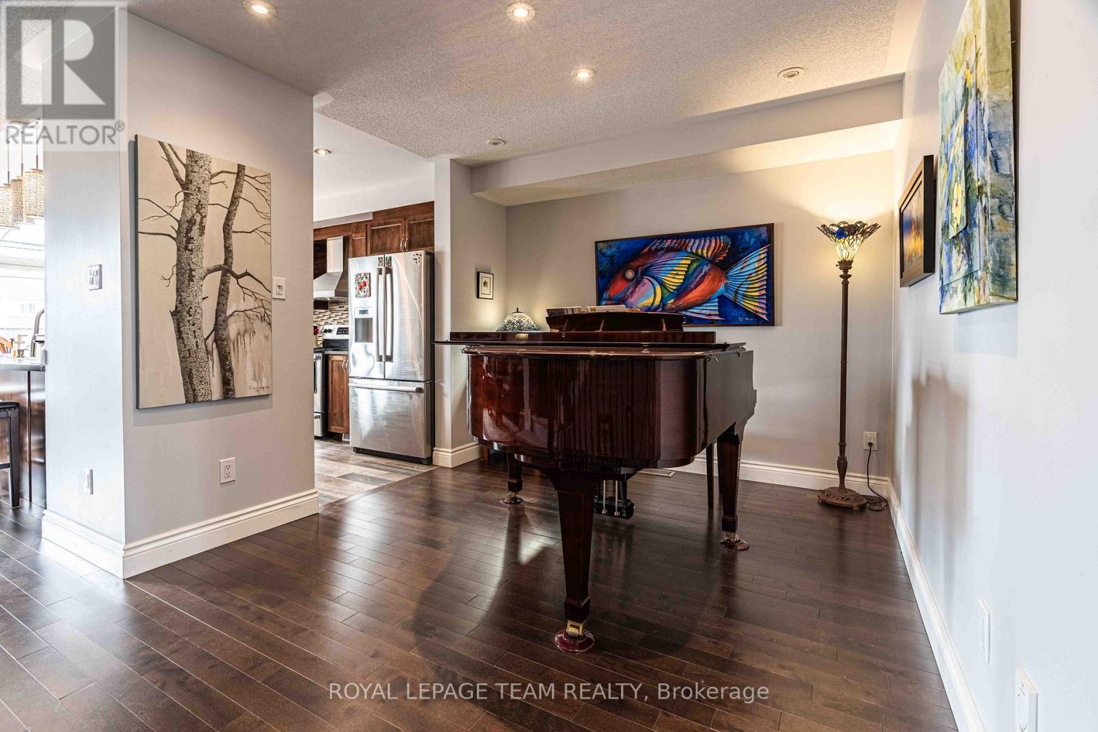 640 Pepperville Crescent, Ottawa, Ontario  K2M 0E8 - Photo 2 - X13082544