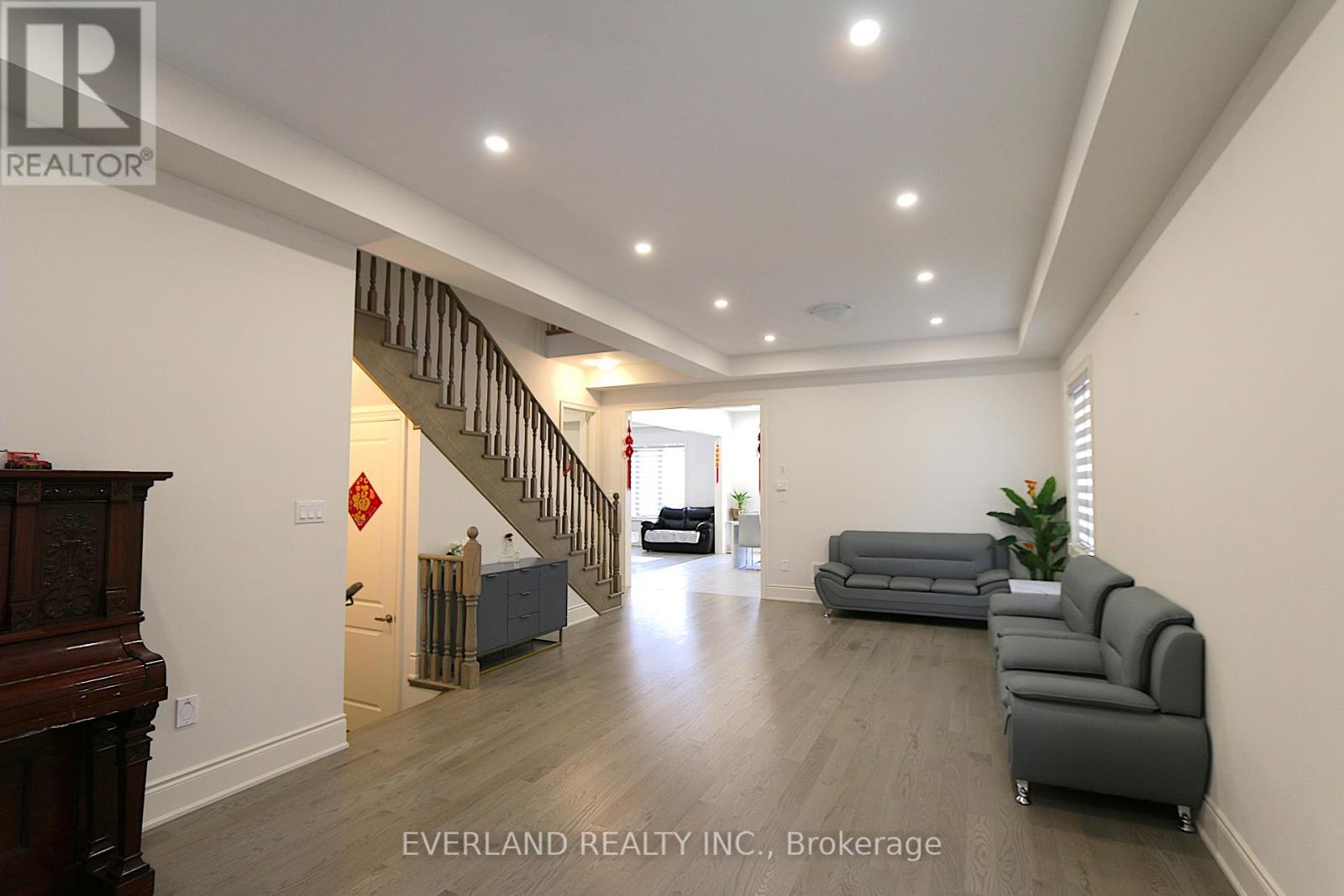 202 Mckean Drive, Whitchurch-Stouffville (Stouffville), Ontario  L4A 5C2 - Photo 11 - N13082504