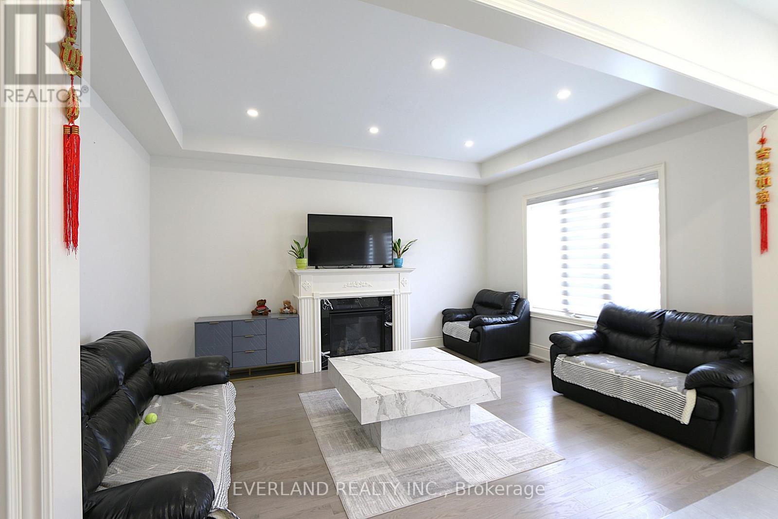 202 Mckean Drive, Whitchurch-Stouffville (Stouffville), Ontario  L4A 5C2 - Photo 3 - N13082504