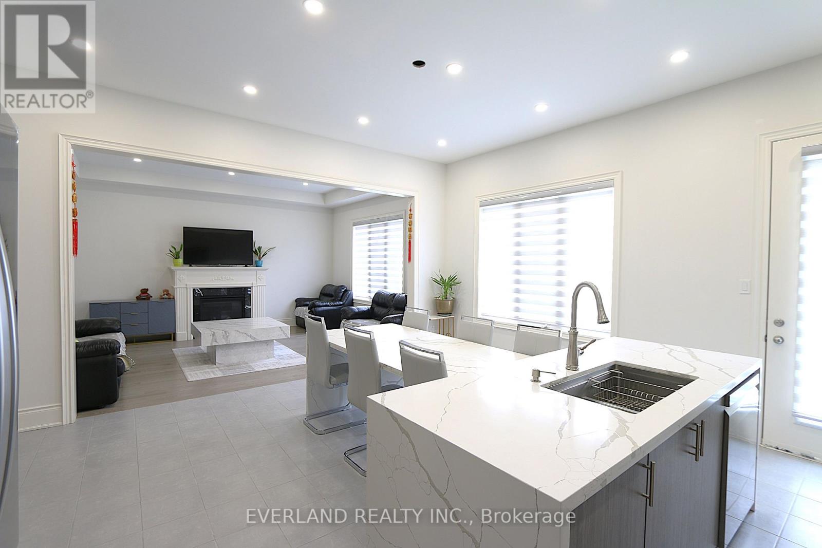 202 Mckean Drive, Whitchurch-Stouffville (Stouffville), Ontario  L4A 5C2 - Photo 4 - N13082504