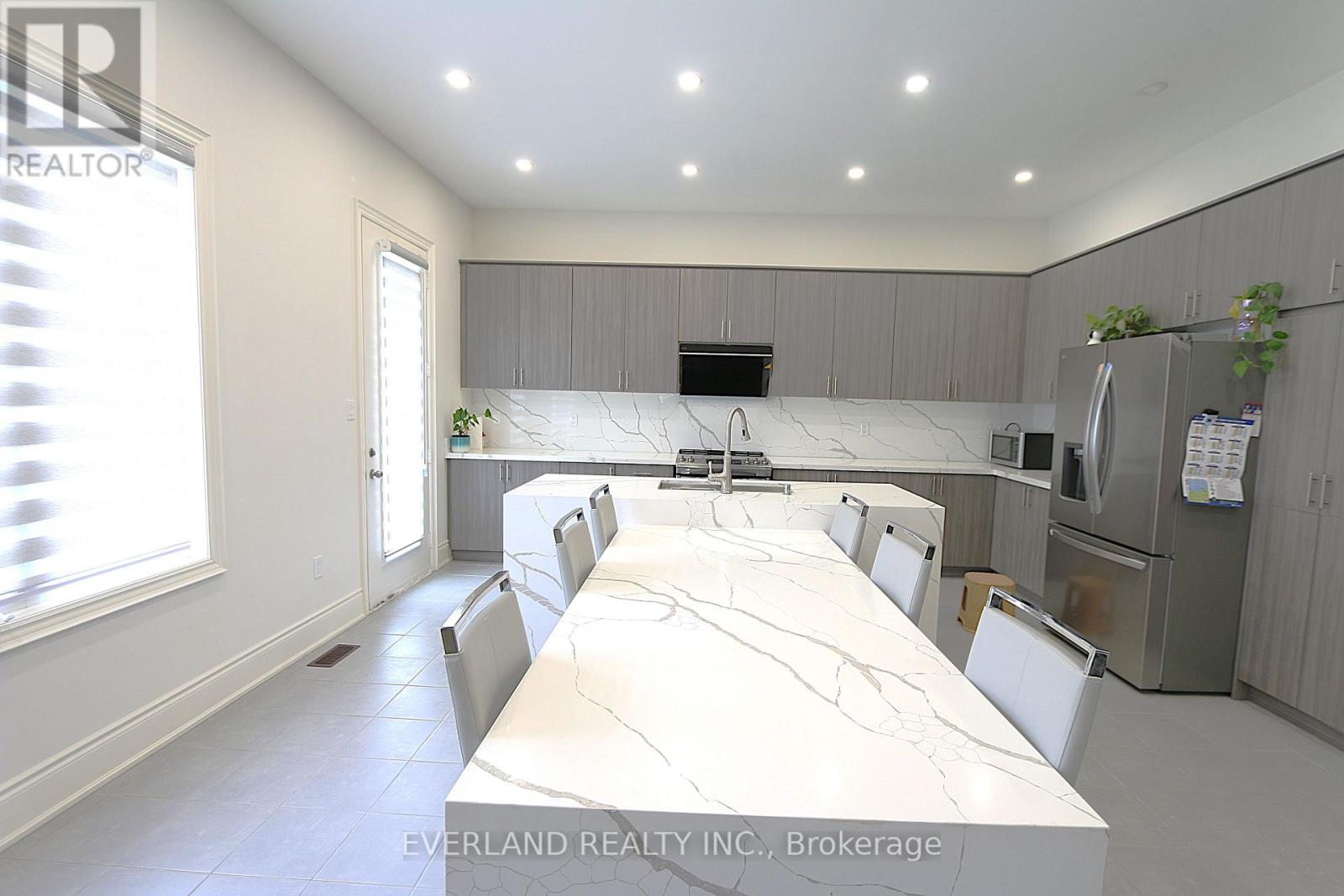 202 Mckean Drive, Whitchurch-Stouffville (Stouffville), Ontario  L4A 5C2 - Photo 8 - N13082504