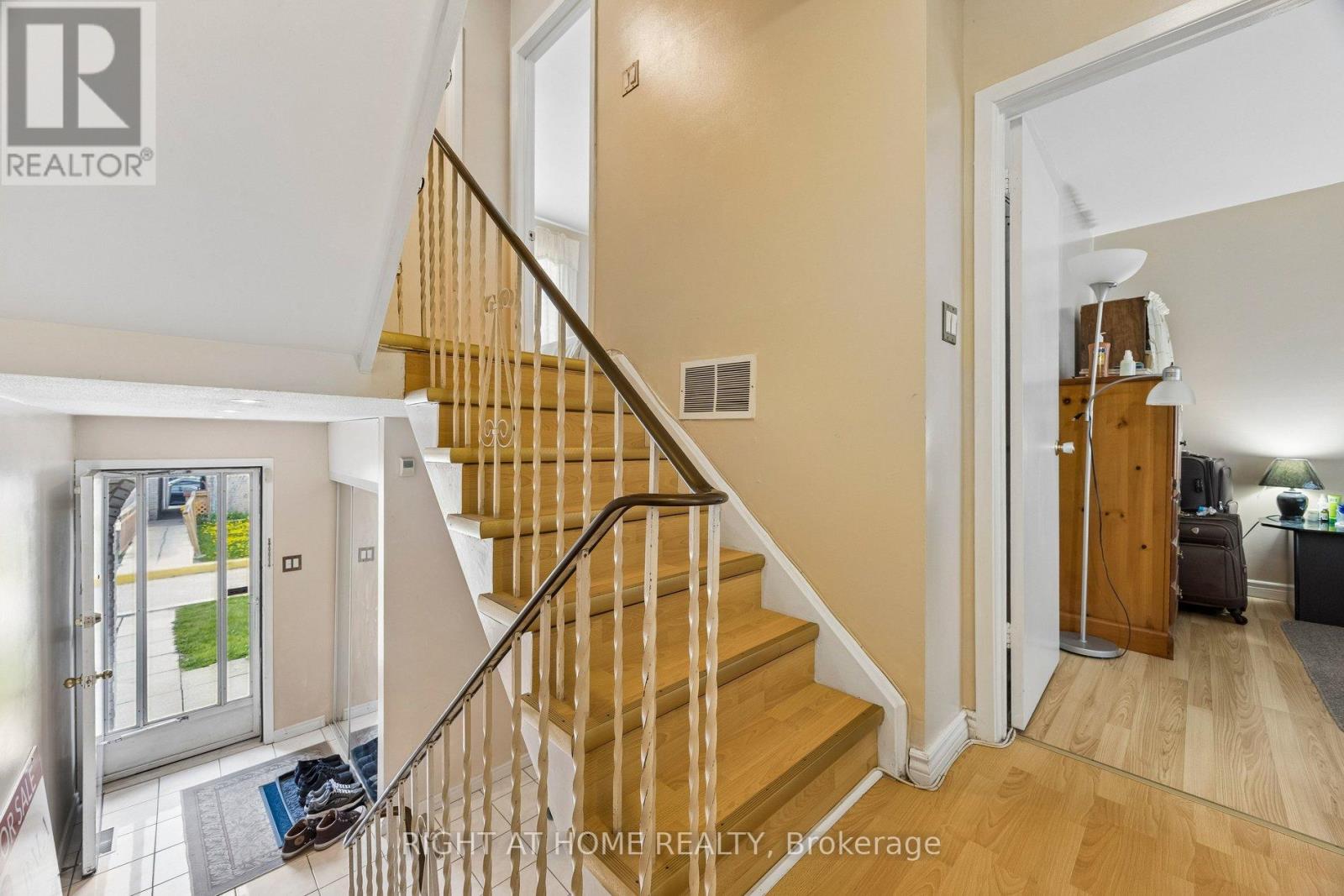 5 - 2002 Martin Grove Road, Toronto (West Humber-Clairville), Ontario  M9V 4A3 - Photo 11 - W13082510