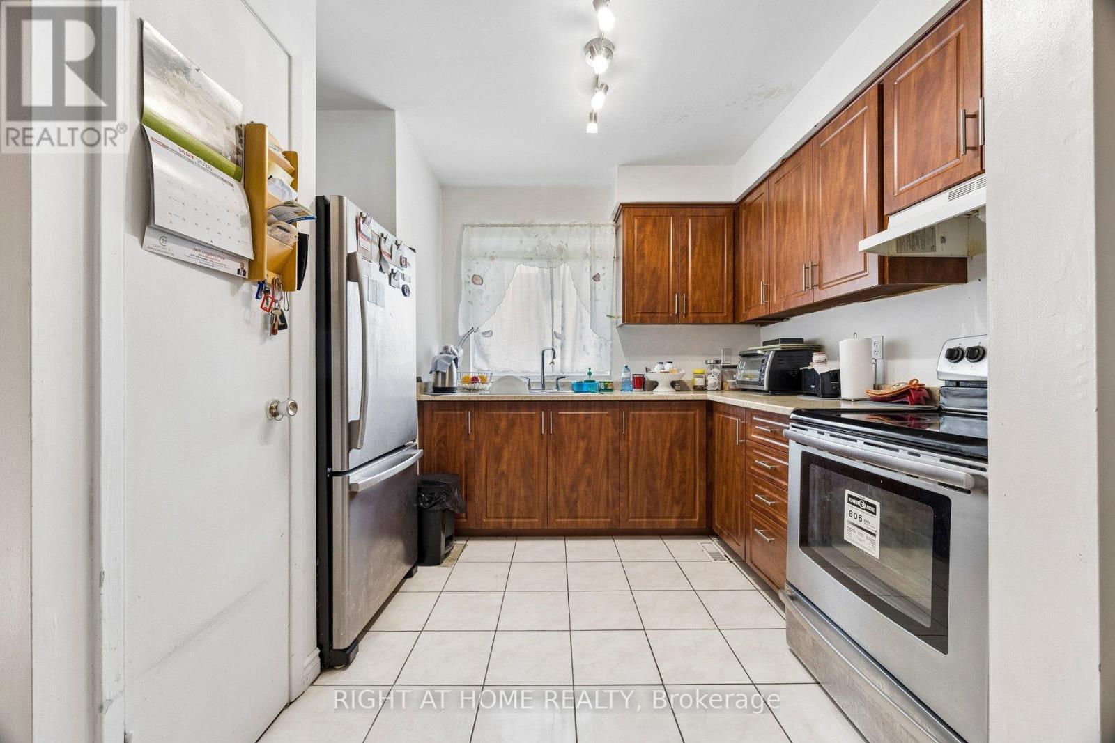 5 - 2002 Martin Grove Road, Toronto (West Humber-Clairville), Ontario  M9V 4A3 - Photo 7 - W13082510