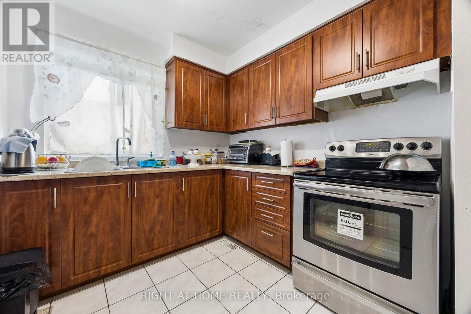 5 - 2002 Martin Grove Road, Toronto (West Humber-Clairville), Ontario  M9V 4A3 - Photo 8 - W13082510