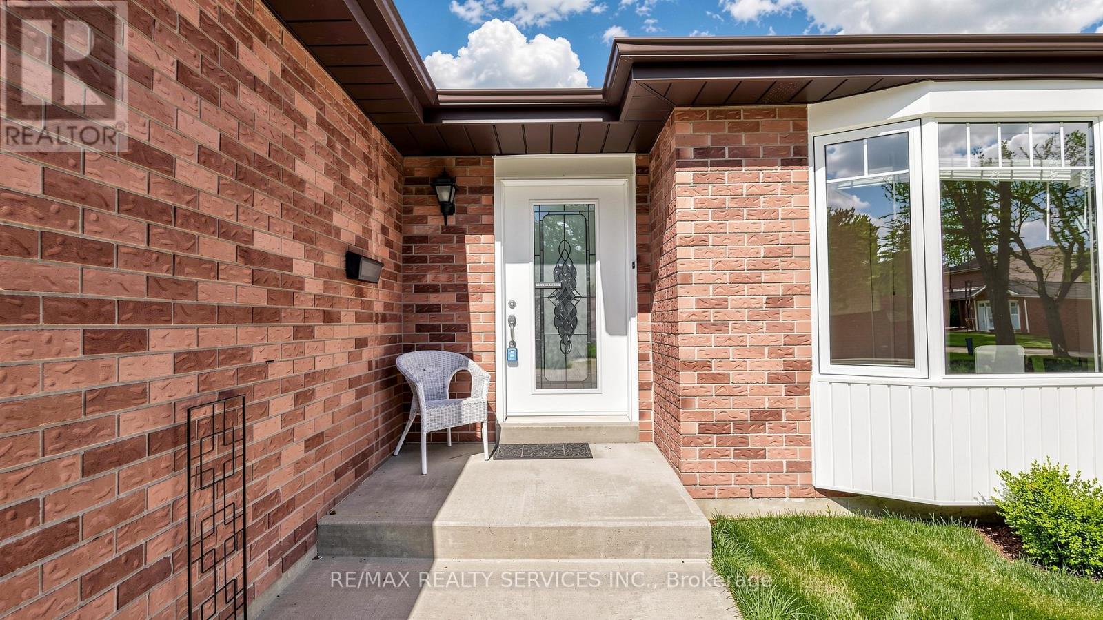 72 Nantucket Crescent, Brampton (Westgate), Ontario  L6S 3X5 - Photo 3 - W13082512
