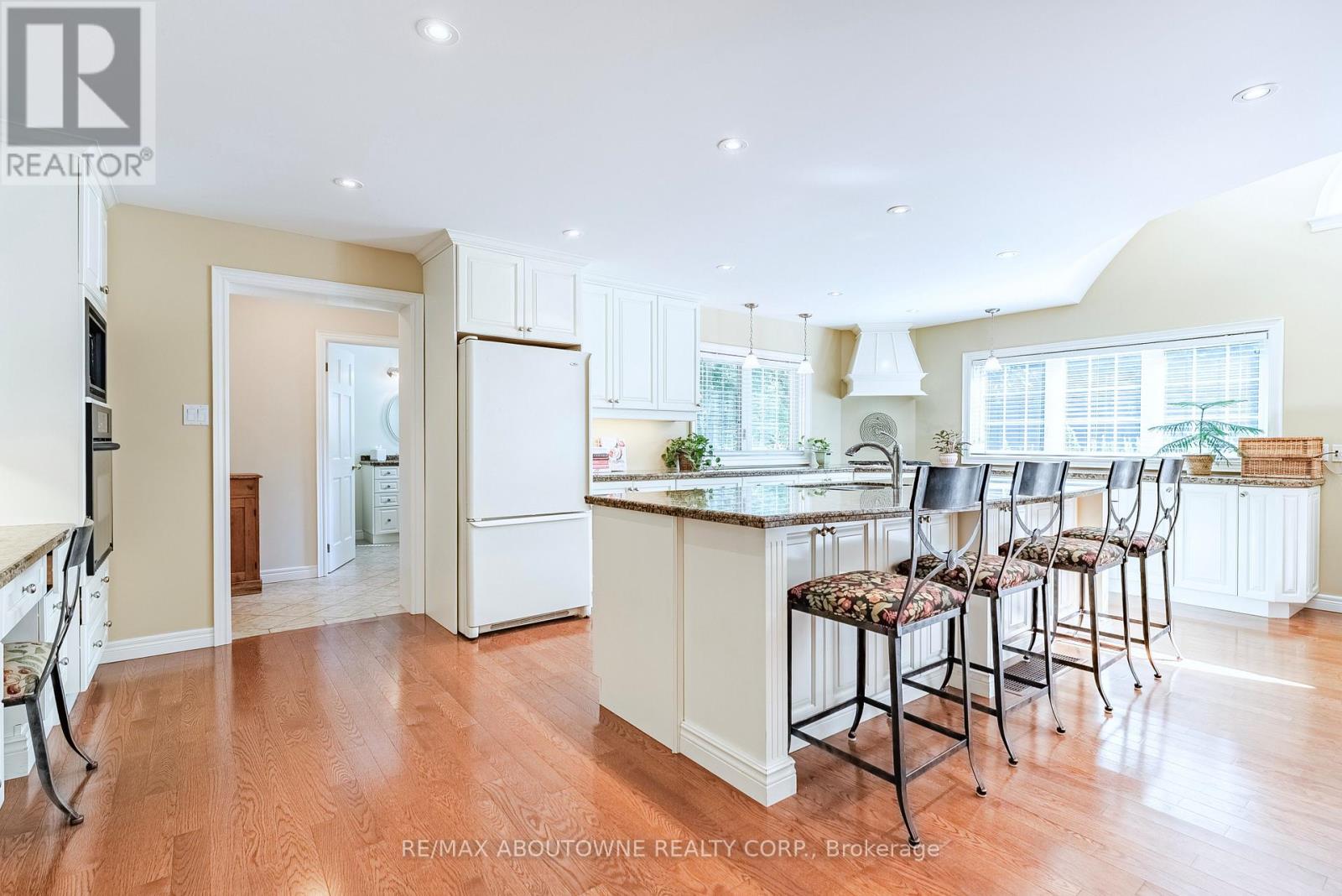 1284 Cleaver Drive, Oakville, Ontario  L6J 1W3 - Photo 10 - W13082524