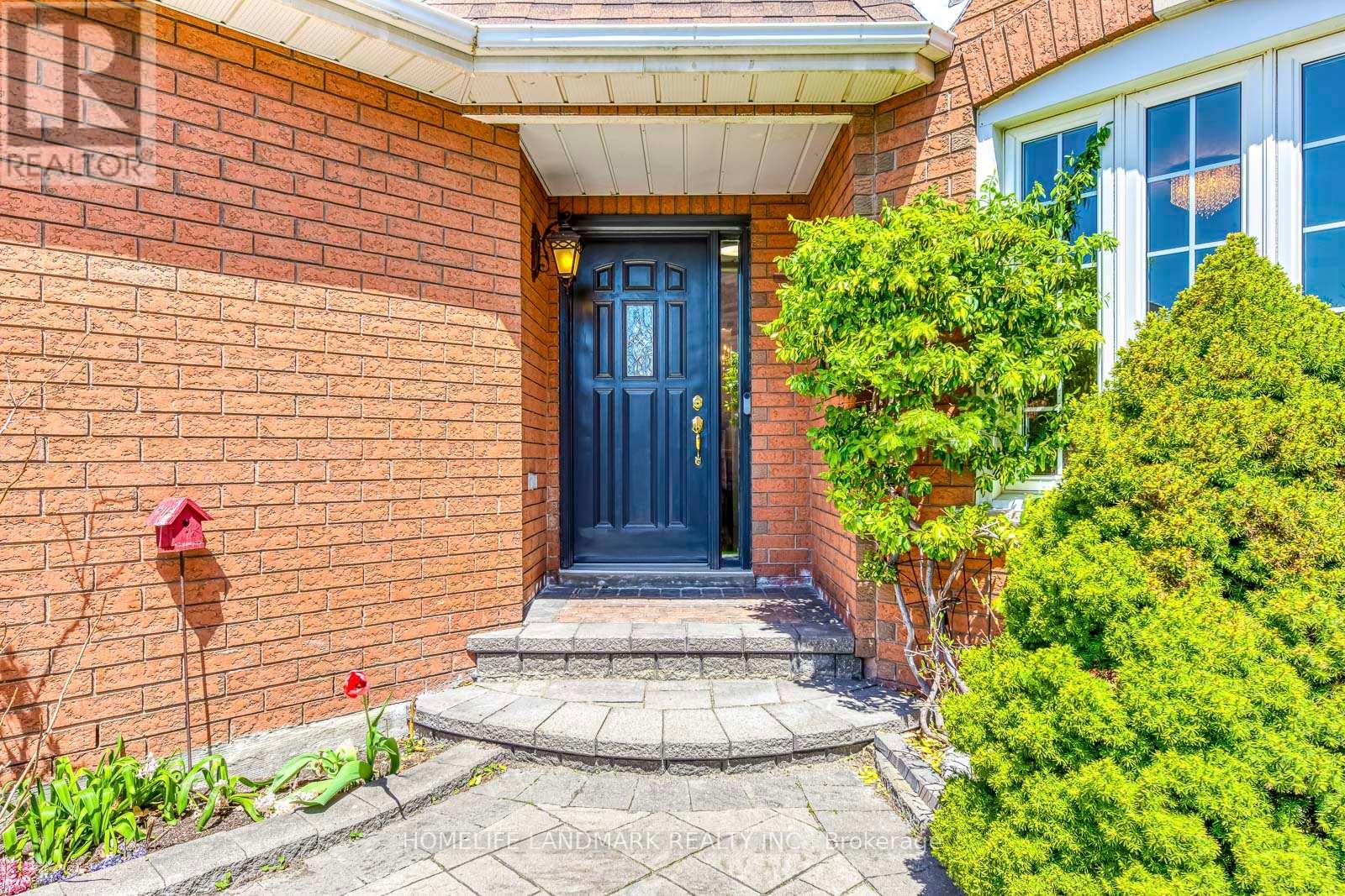 5123 Heatherleigh Avenue, Mississauga, Ontario  L5V 1M7 - Photo 2 - W13082240