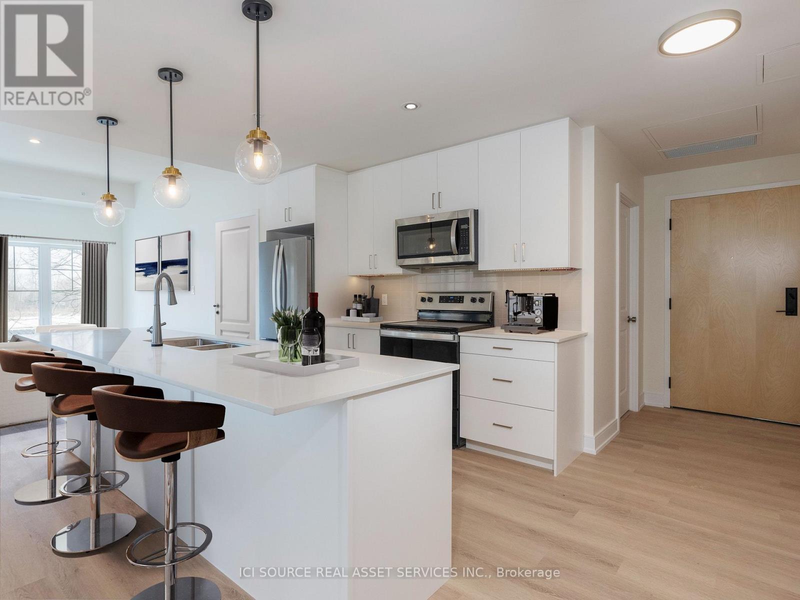 223 - 121 Mary Street, Clearview, Ontario  L0M 1G0 - Photo 2 - S13054394