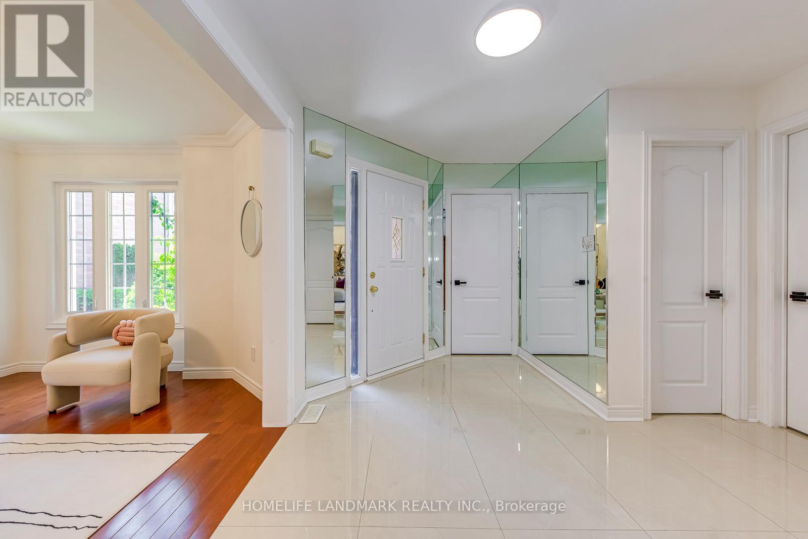 5123 Heatherleigh Avenue, Mississauga, Ontario  L5V 1M7 - Photo 3 - W13082240