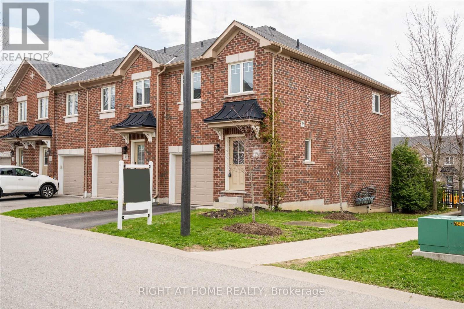40 Markham Trail, Clarington (Bowmanville), Ontario  L1C 0S4 - Photo 2 - E13082726