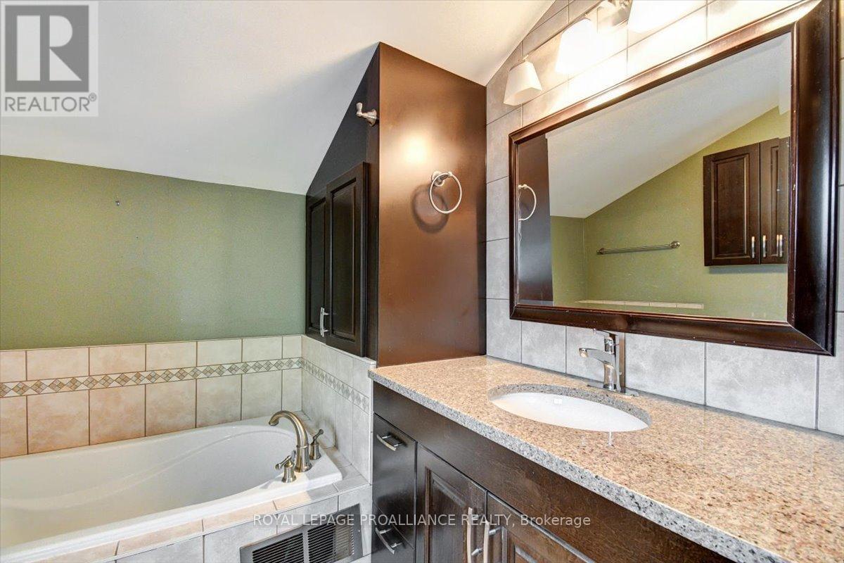 1407 Spooks Bay Lane, Highlands East (Cardiff Ward), Ontario  K0L 1A0 - Photo 25 - X13082710