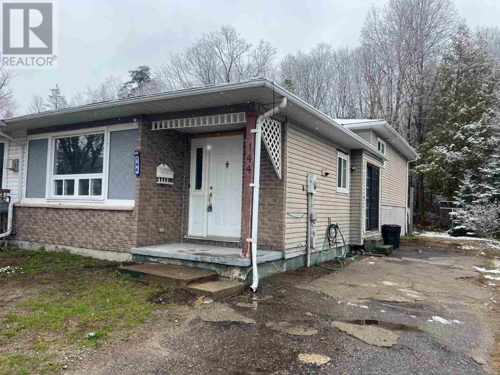 144 Ottawa, Elliot Lake, Ontario  P5A 2N8 - Photo 3 - SM260525