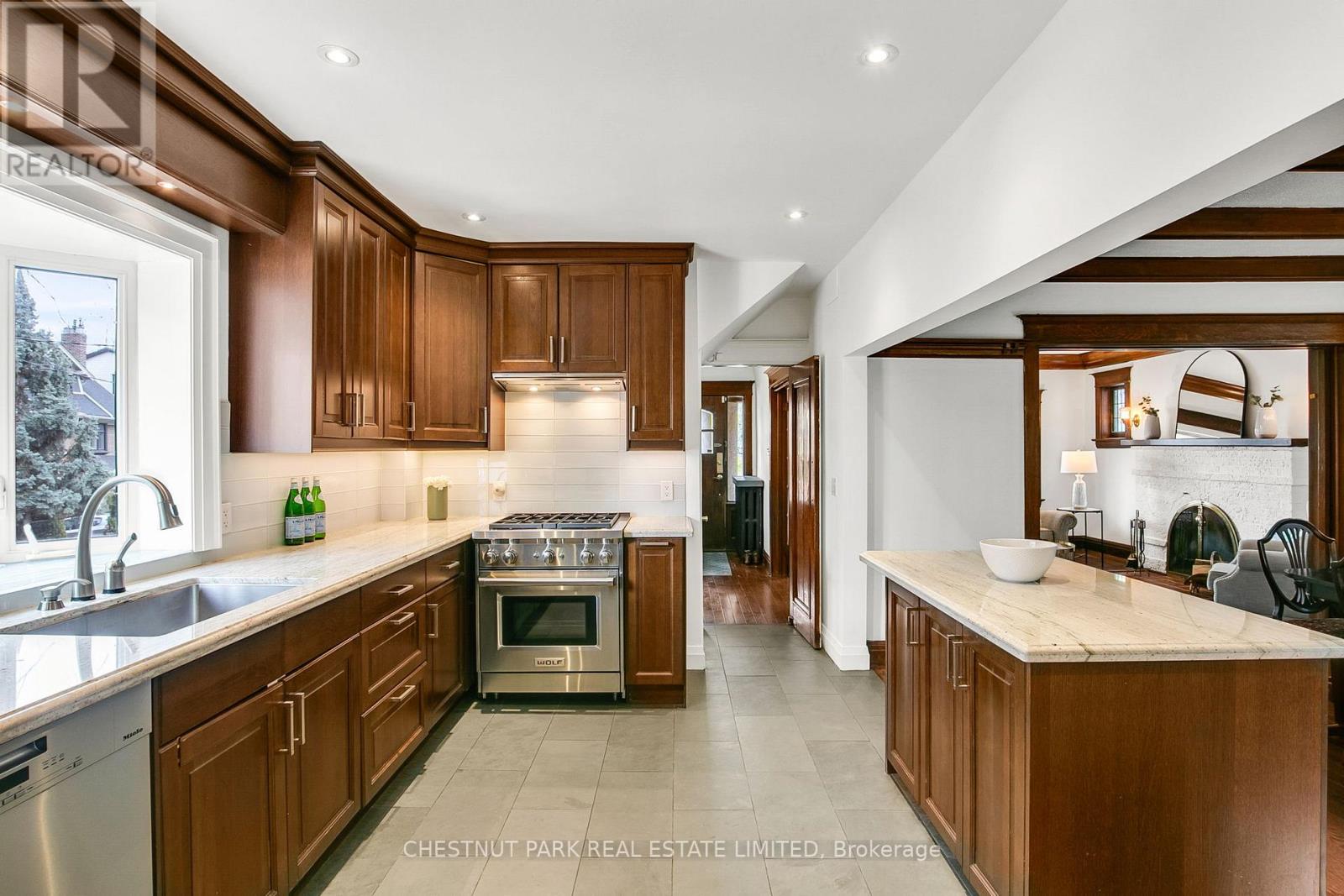 4 Biggar Avenue, Toronto, Ontario  M6H 2N4 - Photo 15 - C13082634