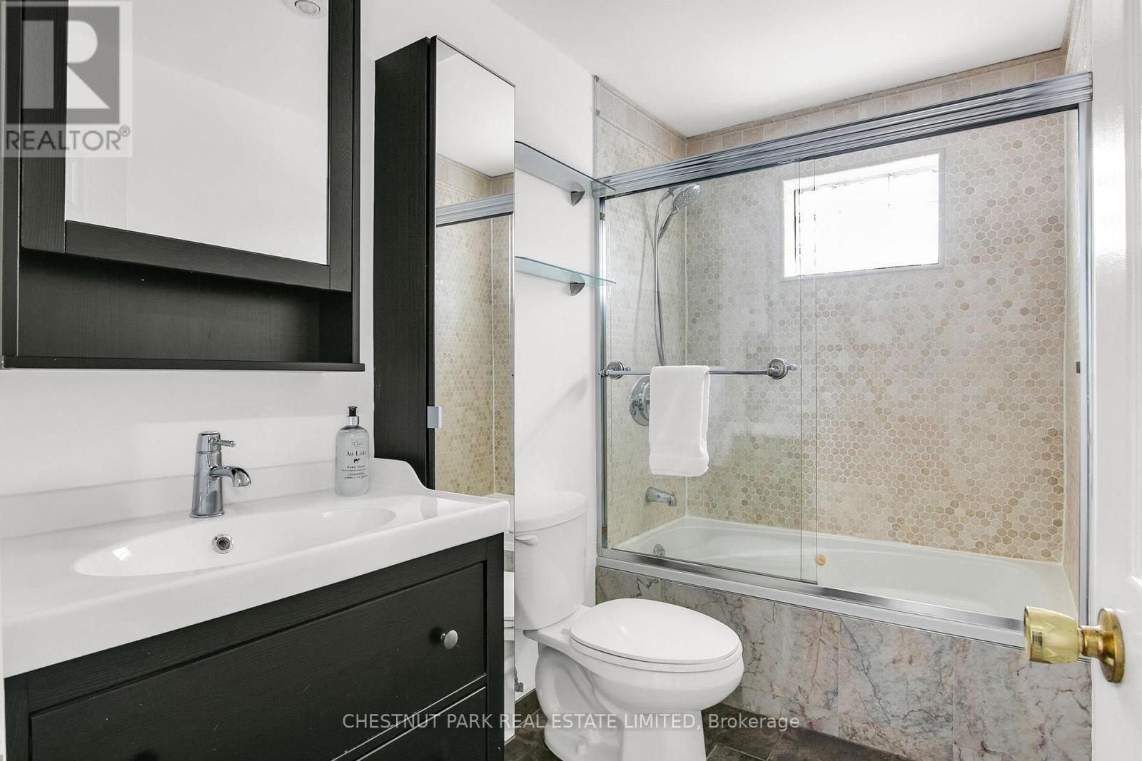 4 Biggar Avenue, Toronto, Ontario  M6H 2N4 - Photo 22 - C13082634