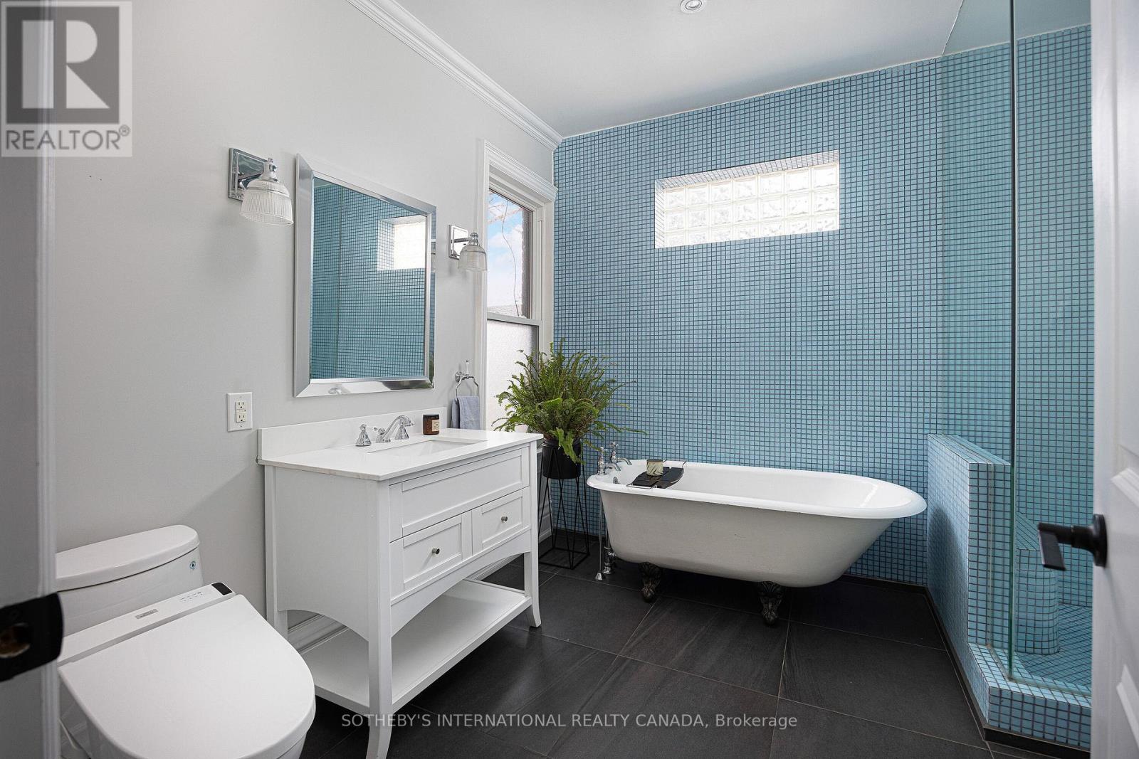 54 Stanley Terrace, Toronto (Niagara), Ontario  M6J 2R4 - Photo 21 - C13082640