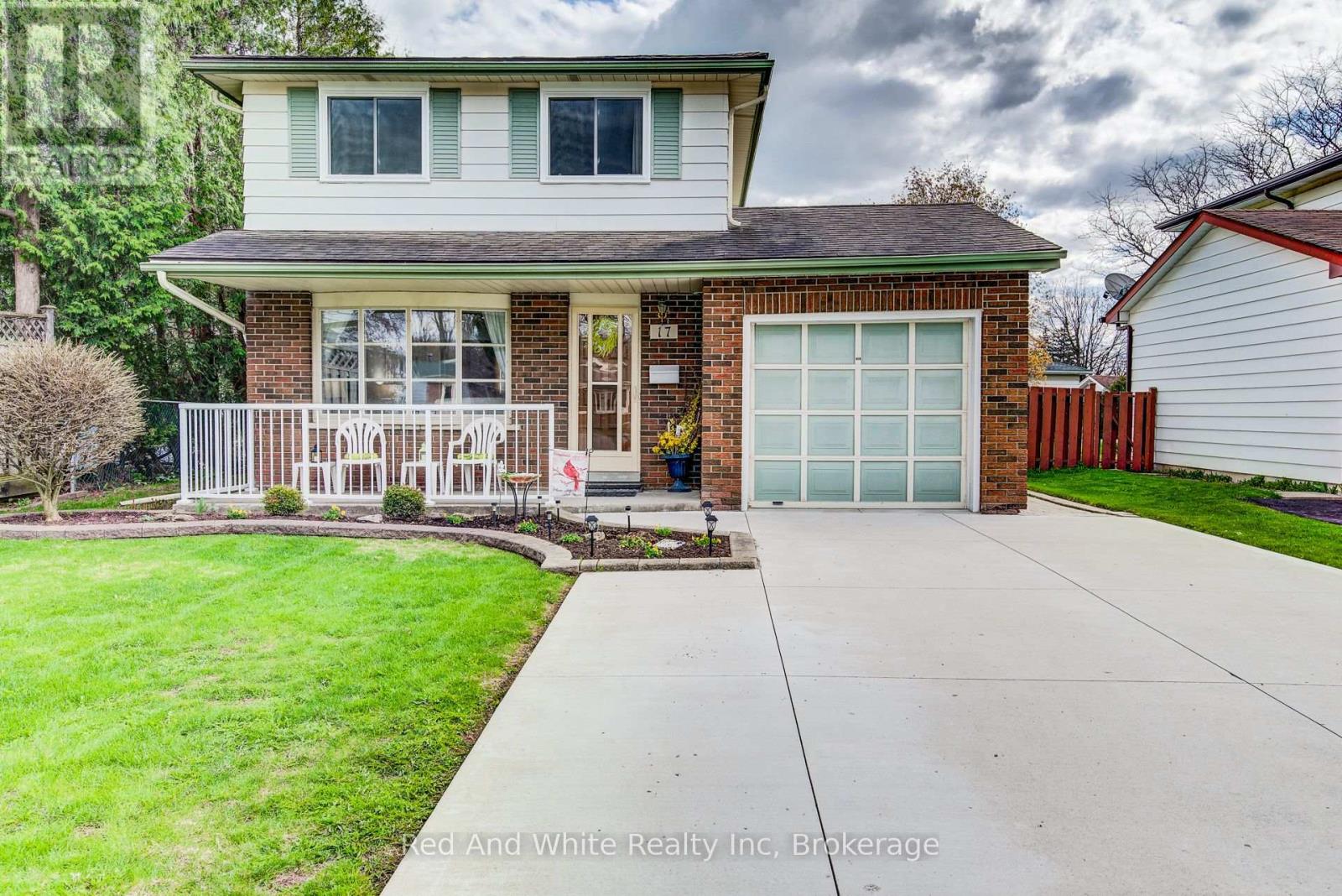 17 Forest Glen Court, Kitchener, Ontario  N2N 1E1 - Photo 2 - X13082642