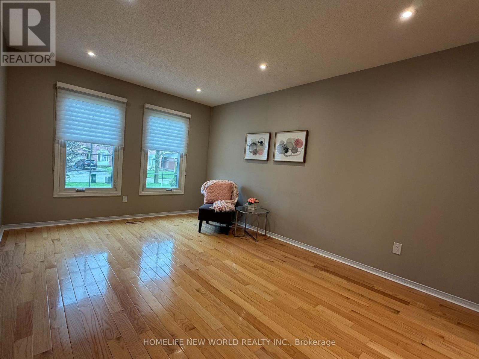 10 Holden Court, Whitby, Ontario  L1N 9A1 - Photo 7 - E13082648