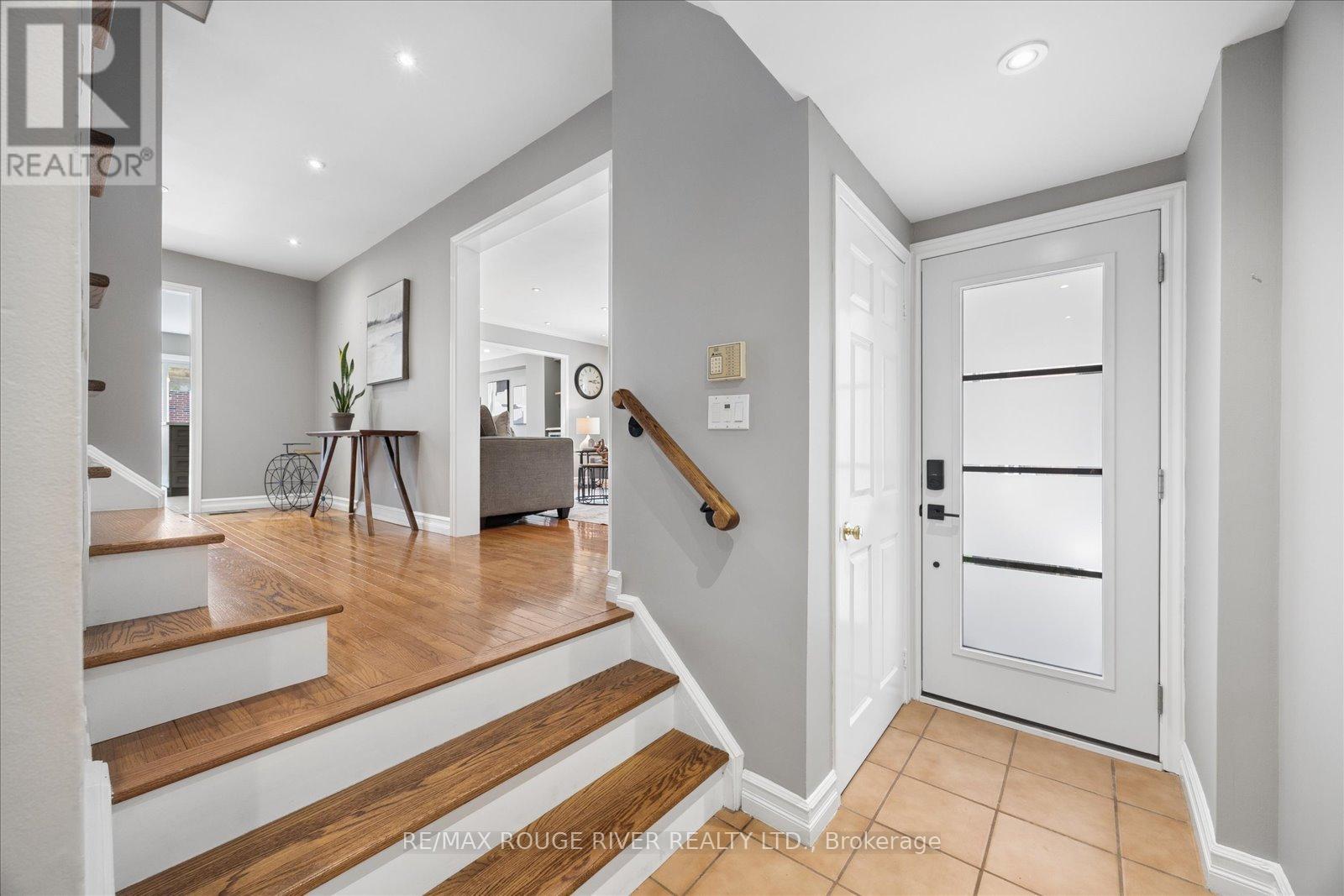 1014 Redbird Crescent, Pickering, Ontario  L1V 5K3 - Photo 4 - E13082688
