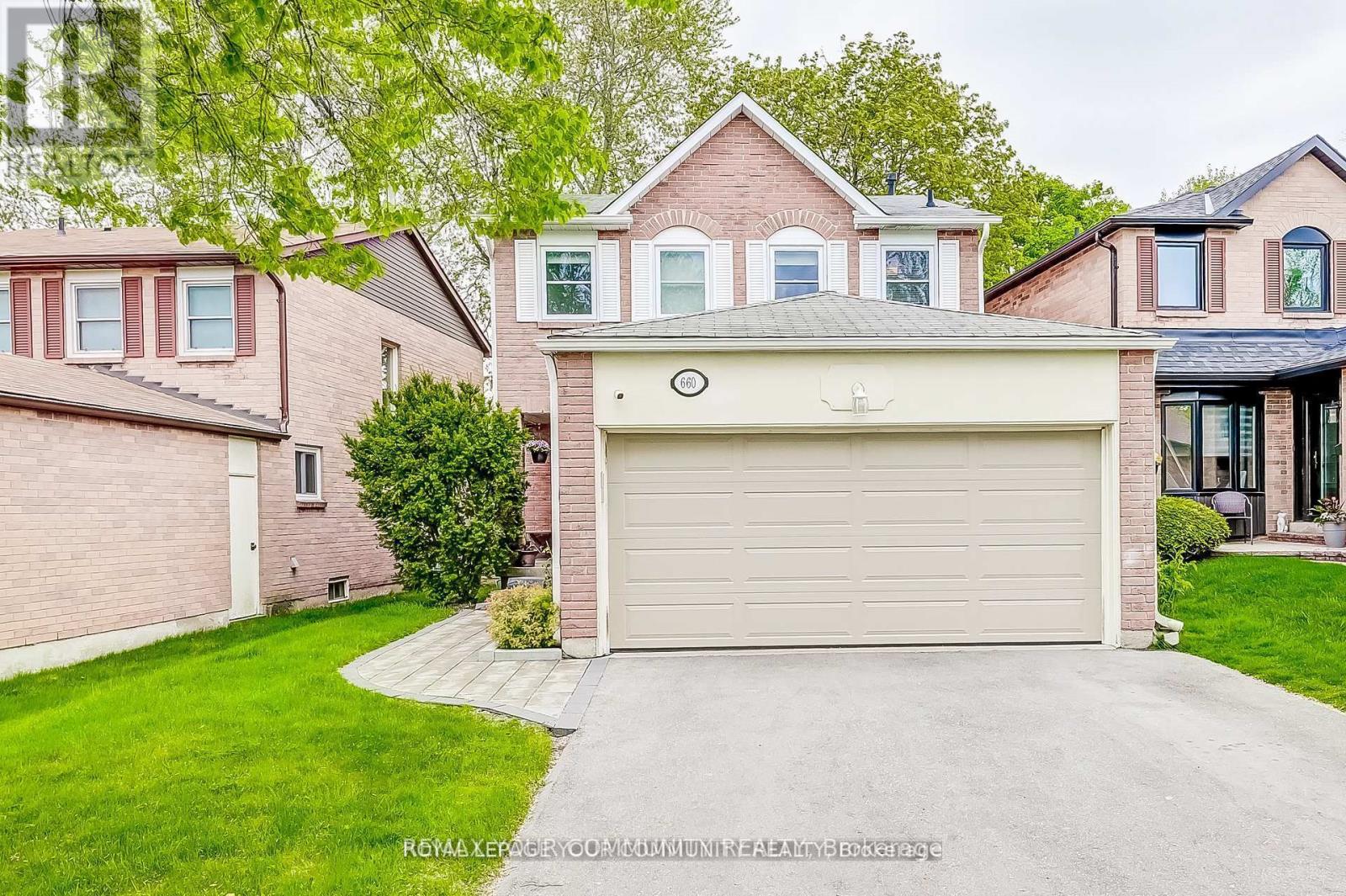 660 Foxwood Trail, Pickering, Ontario  L1V 3X8 - Photo 2 - E13082718