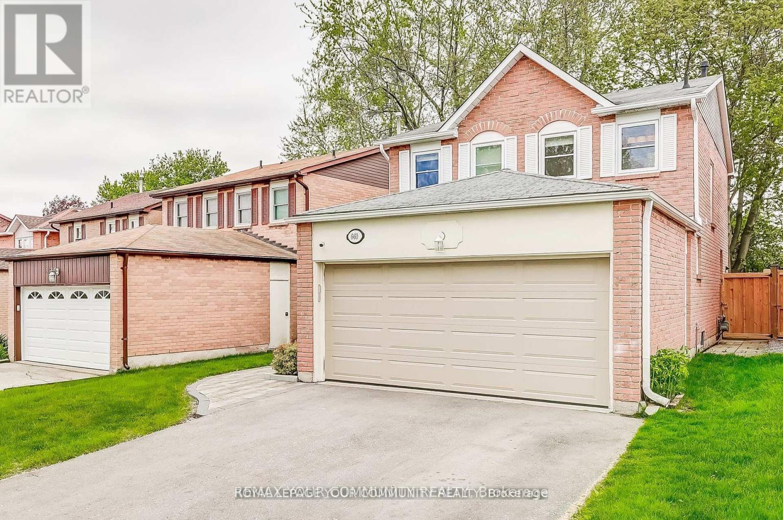 660 Foxwood Trail, Pickering, Ontario  L1V 3X8 - Photo 3 - E13082718