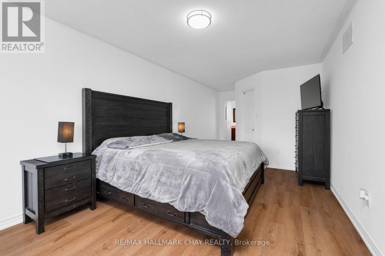 57 Violet Street, Barrie, Ontario  L4N 9N3 - Photo 13 - S13082566