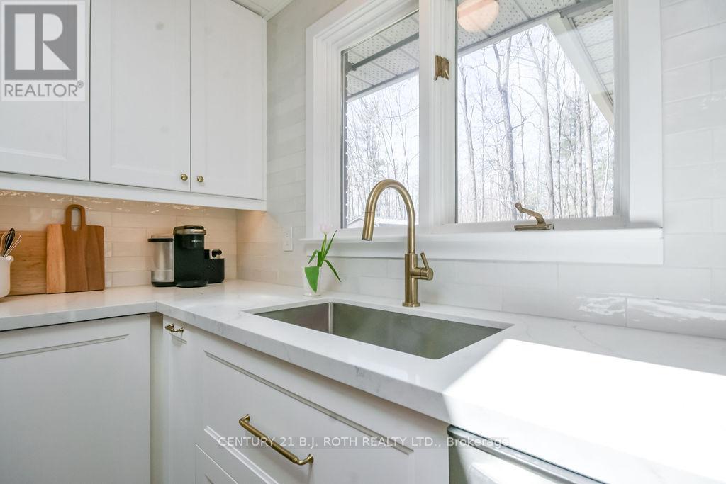 1078 Sunnidale Road, Springwater, Ontario  L4M 4S4 - Photo 11 - S13082580