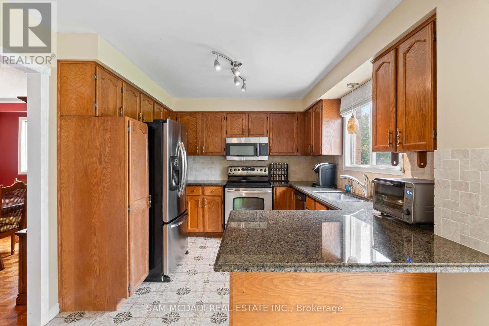 2138 Burbank Drive, Mississauga, Ontario  L5L 2T8 - Photo 10 - W13082722