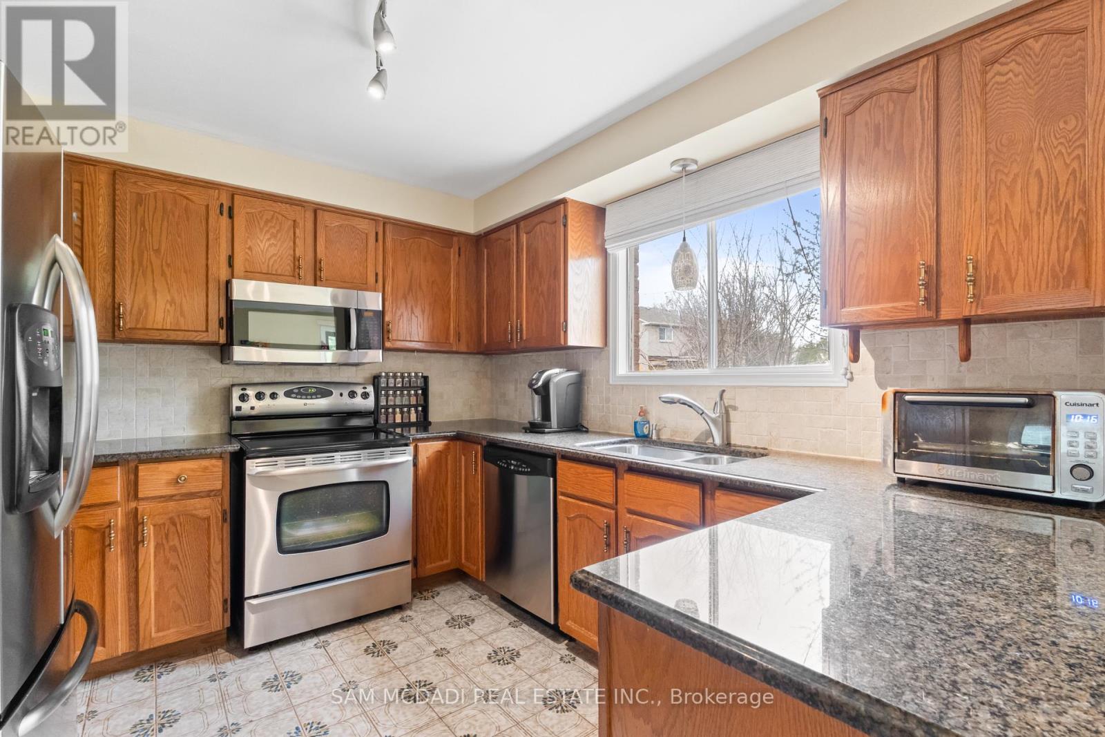 2138 Burbank Drive, Mississauga, Ontario  L5L 2T8 - Photo 11 - W13082722