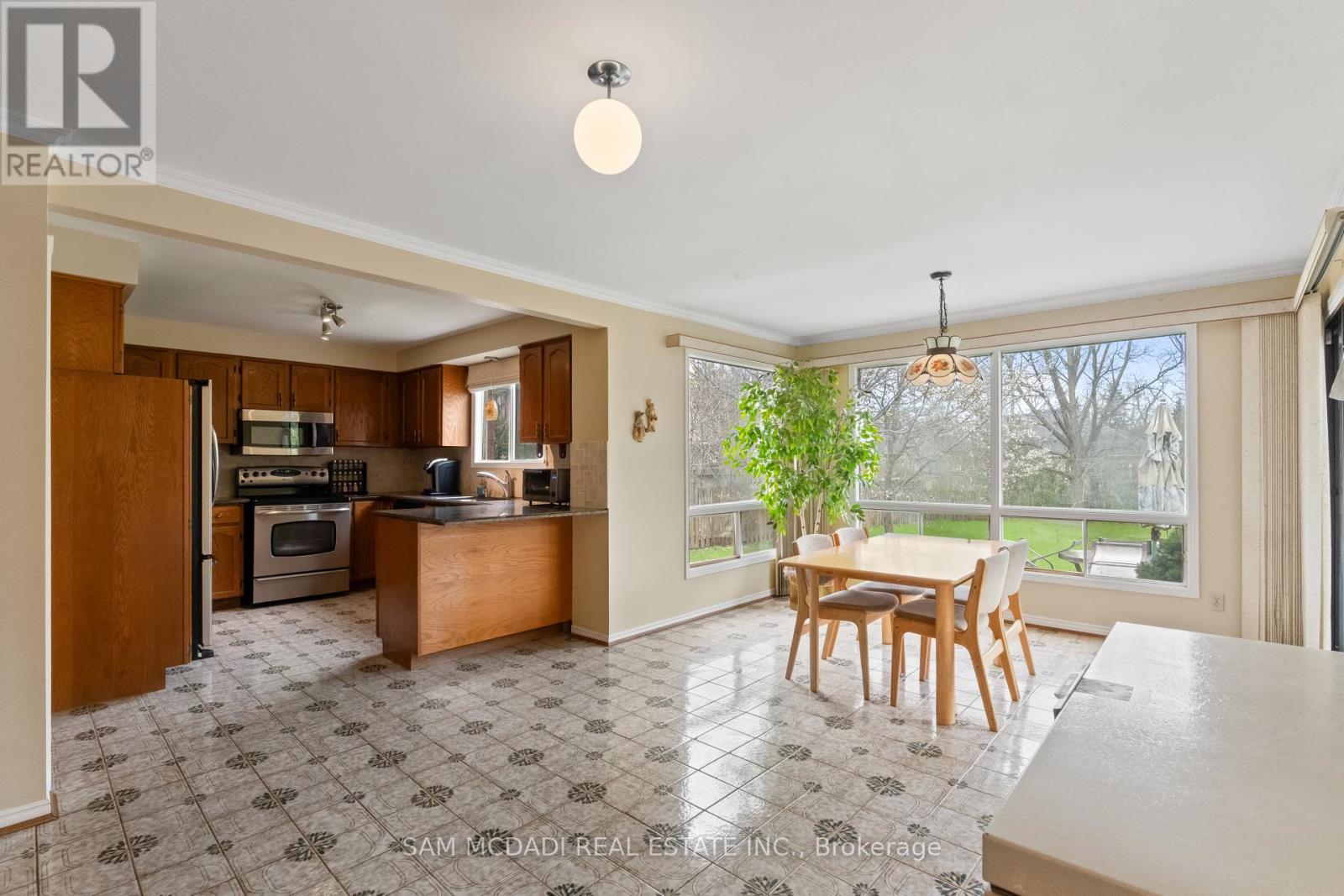 2138 Burbank Drive, Mississauga, Ontario  L5L 2T8 - Photo 12 - W13082722