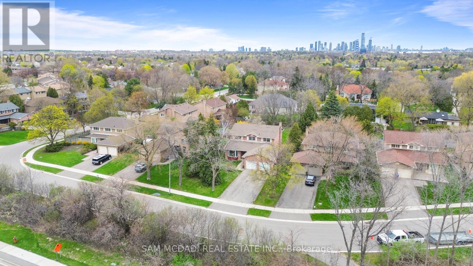 2138 Burbank Drive, Mississauga, Ontario  L5L 2T8 - Photo 3 - W13082722