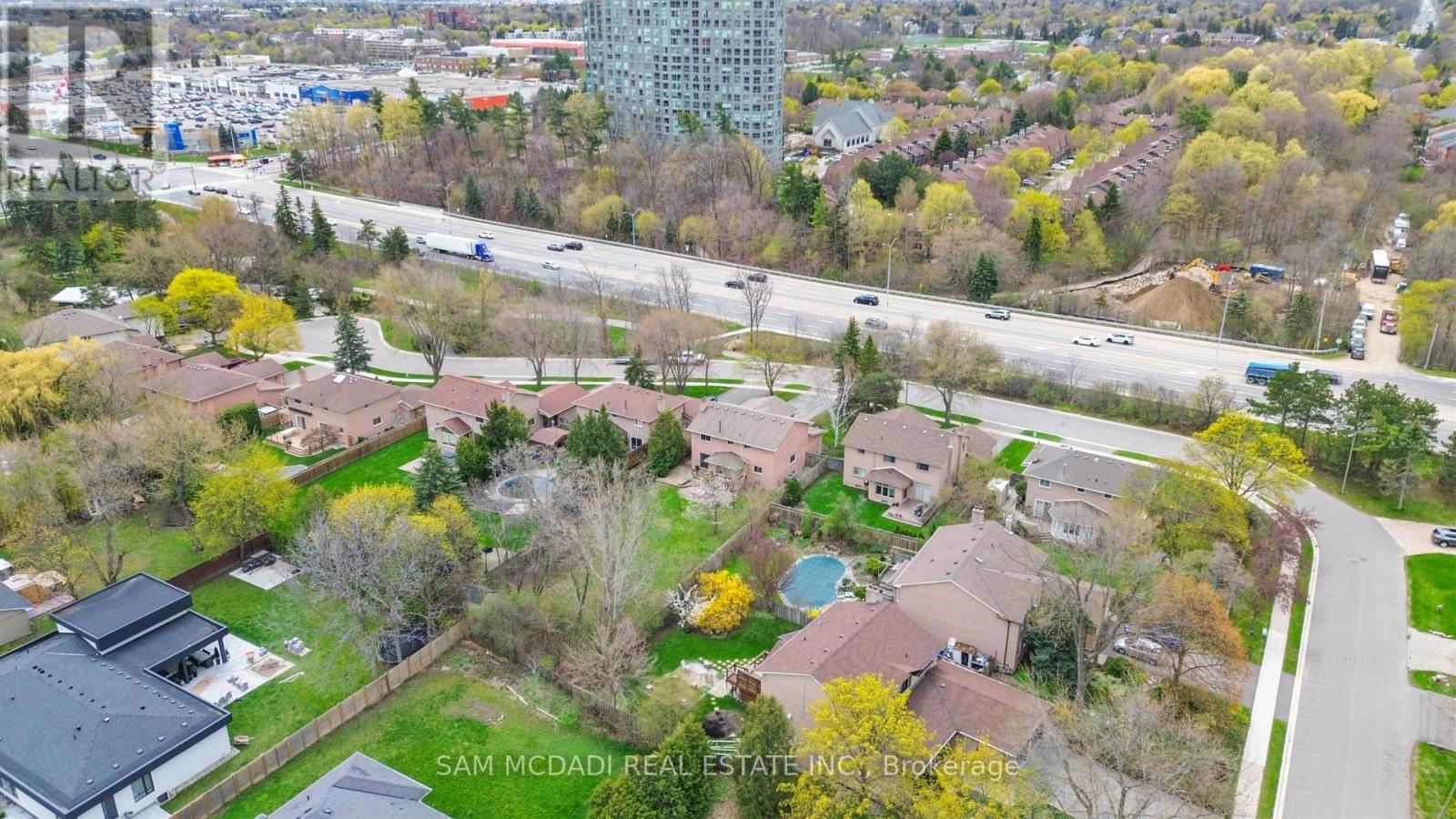 2138 Burbank Drive, Mississauga, Ontario  L5L 2T8 - Photo 38 - W13082722