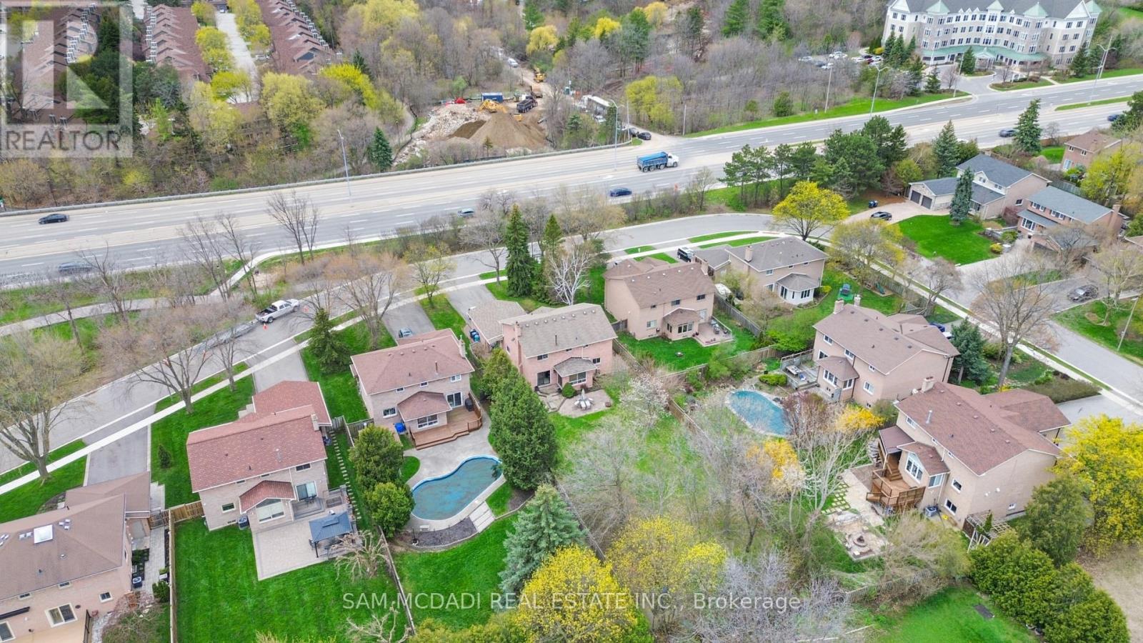 2138 Burbank Drive, Mississauga, Ontario  L5L 2T8 - Photo 4 - W13082722